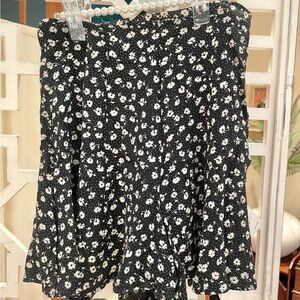 Vintage 90s Black and White Floral High Waist flowy Shorts